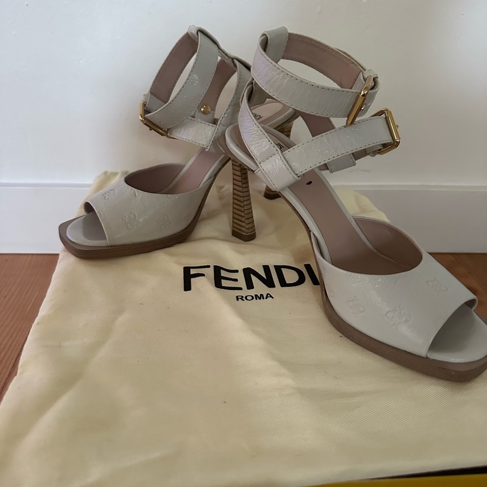 Fendi white patent cork heel - Picture 6 of 9